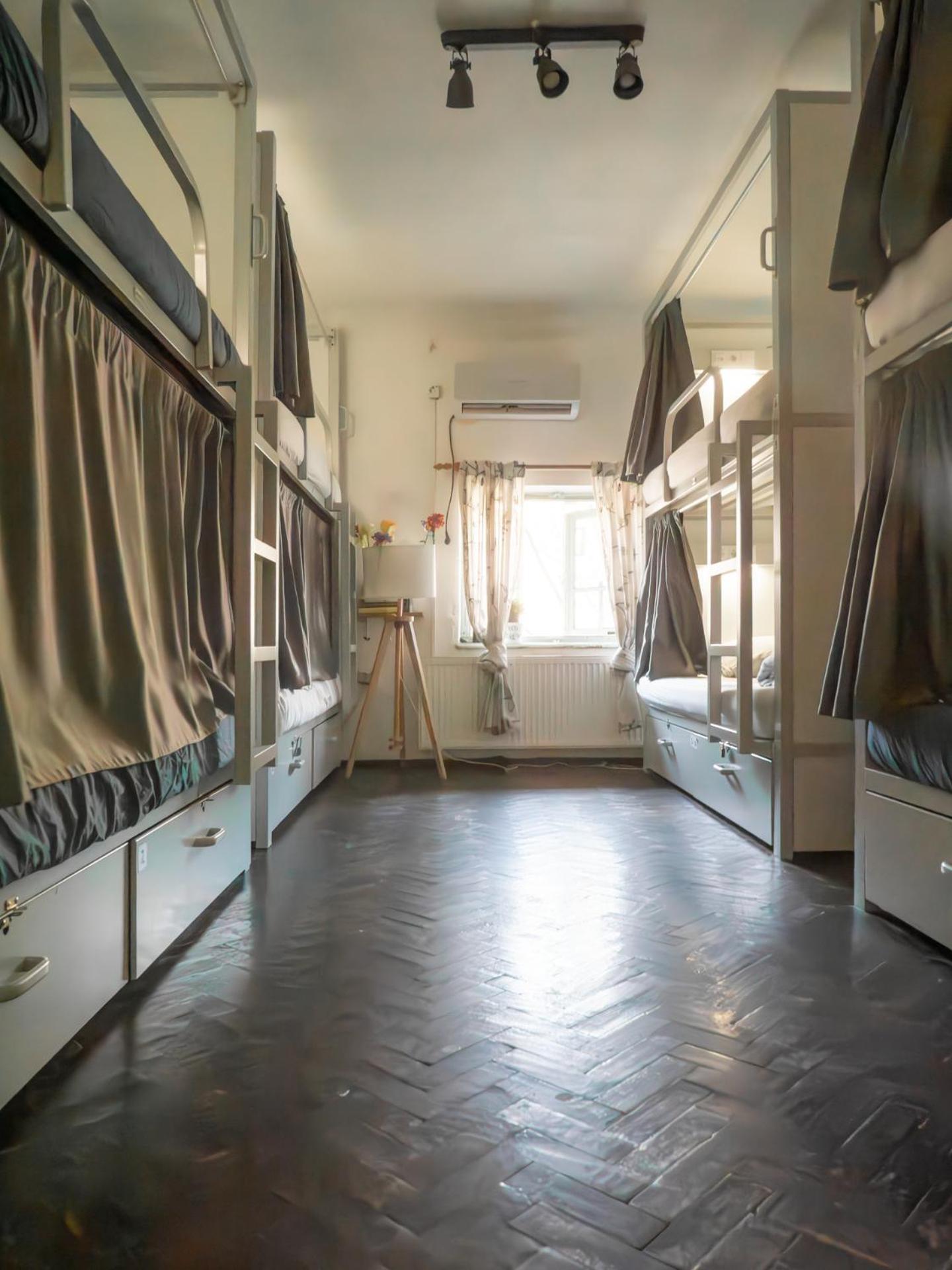Bed in 8-Bed Mixed Dormitory Room
